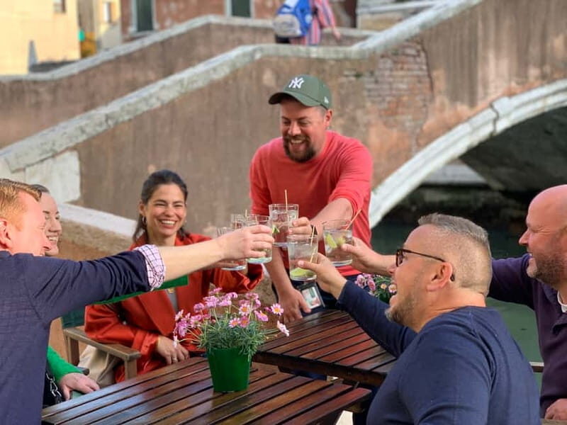 Venice: Spritz Walking Tour with 4 Spritzes and Local Tapas - Why This Tour Works