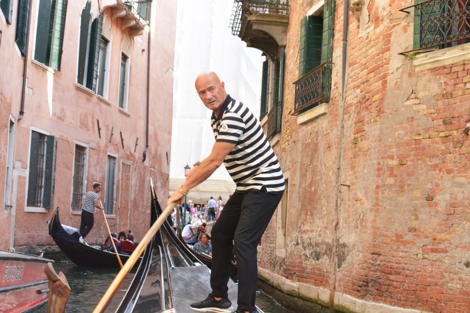 Venice: St Marks Square + Rialto Walking Tour & Gondola - Discovering the Rialto Bridge