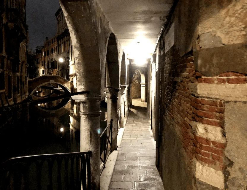 Venice: Sunset Gondola Ride and Ghosts Walking Tour - Itinerary Details