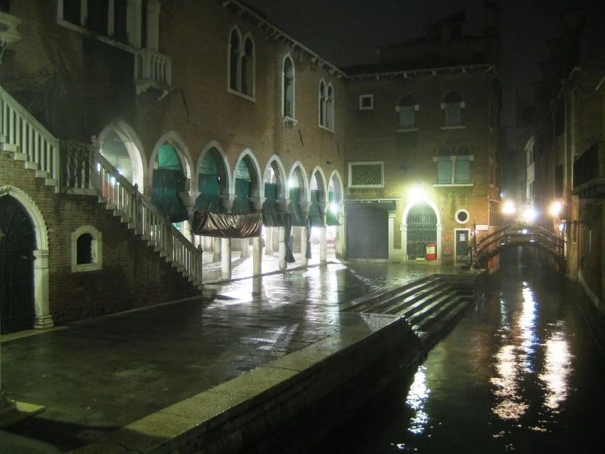 Venice: Sunset Gondola Ride and Ghosts Walking Tour - Important Information