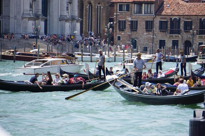 Venice Through the Eyes of a Venetian - Walk and Luxurious Private Water Taxi - Exploring the Fondamenta Della Misericordia