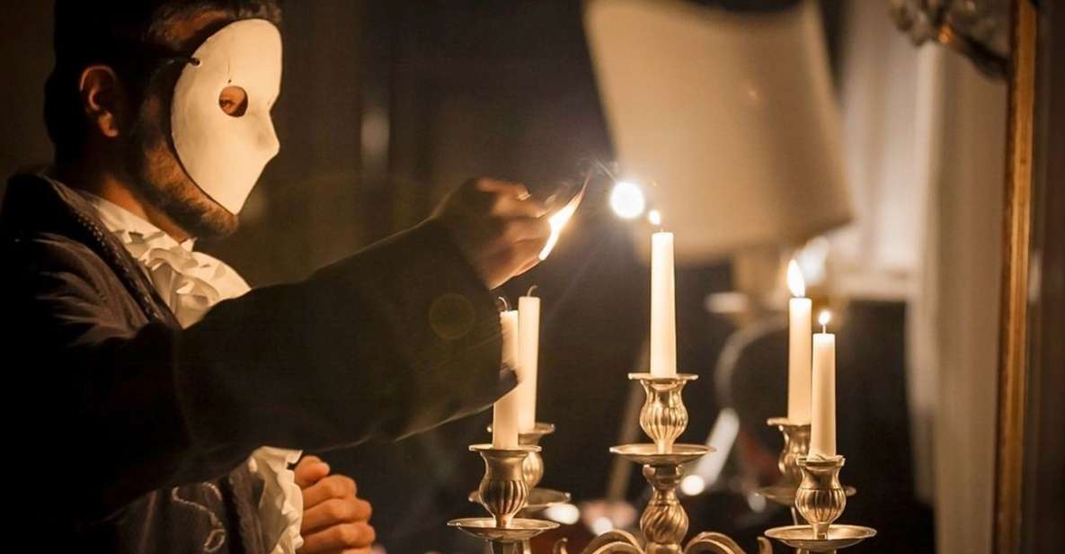 Venice: Traveling Opera in a Historic Palace on Grand Canal - Performers and Audience Interaction