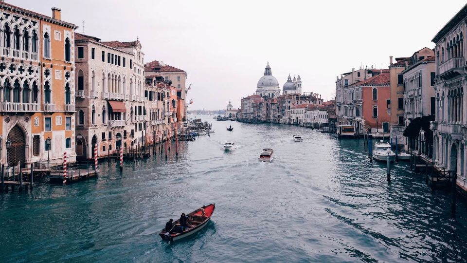 Venice: Unlimited 4G Internet in the EU With Pocket Wifi - Flexible and Cost-Effective Rental Options