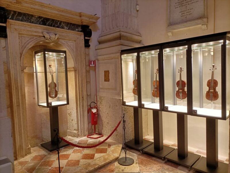 Venice: Vivaldi Baroque Concert Ticket and Free Music Museum - Who Should Consider This Tour