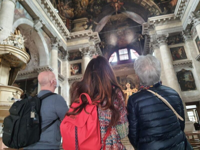 Venice: Walking Guided Tour of the City Must-See Sites - Meeting Point and Accessibility Details