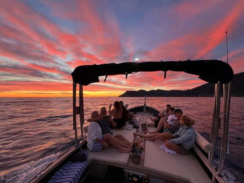 Vernazza: Cinque Terre sunset private boat tour w/ aperitivo - A Closer Look at the Cinque Terre Sunset Boat Tour