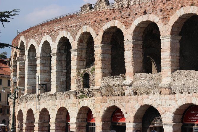 Verona : City Center Walking Tour with expert Local Guide - Key Points