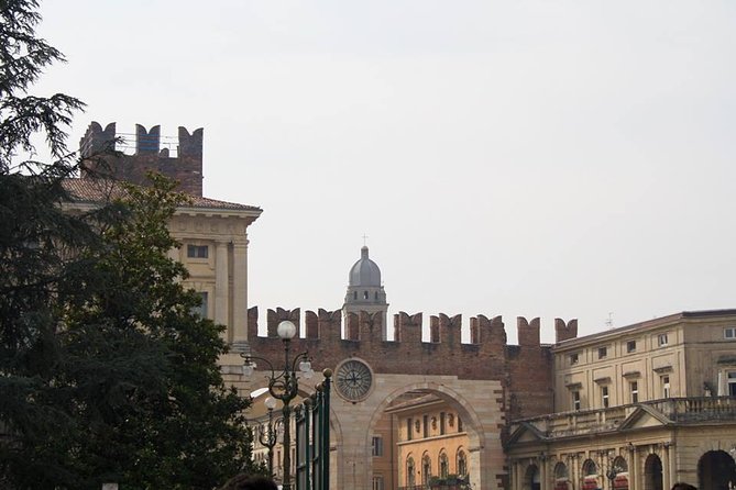 Verona City Sightseeing Walking Tour of Must-See Sites With Local Guide - Navigating the Walking Tour Route