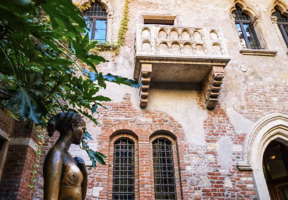 Verona: Essential Verona Private Tour Including Arena - Explore Veronas Landmarks