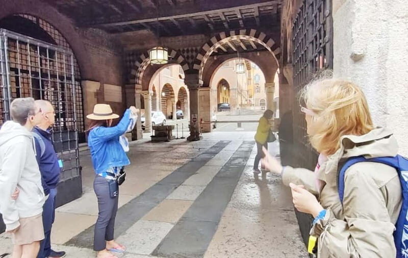 Verona: Guided Small Group Walking Tour of the City of Love - An In-Depth Look at the Verona Small-Group Walking Tour