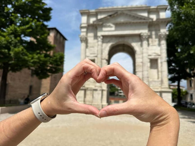 Verona Guided Walking Tour of the City's Top Highlights - Starting Point and First Impressions  