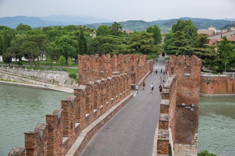 Verona in 1 Day: Walking Tour With Digital Guide - Audio Guide and Language Options