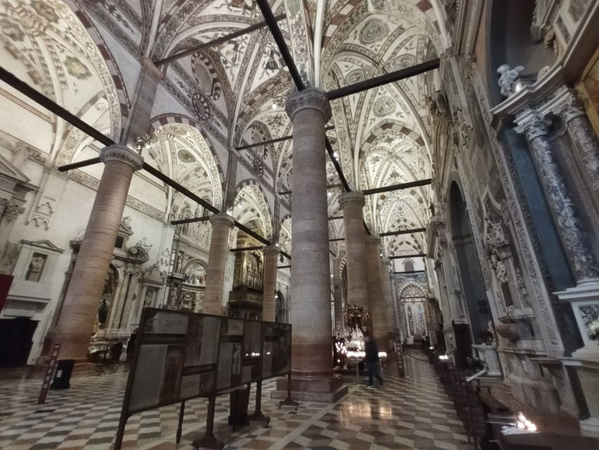 Verona: Small Group Guided Walking Tour With Arena Tickets - Piazza Delle Erbe