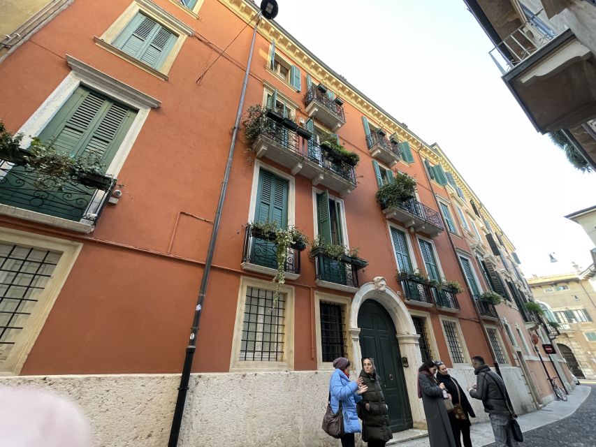 Verona: Small Group Guided Walking Tour With Arena Tickets - Cable Car to Colle San Pietro