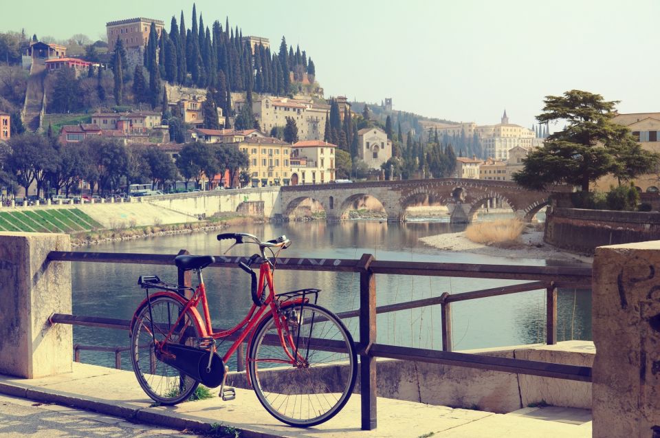 Verona: Small-Group Walking Tour - Tour Duration and Size