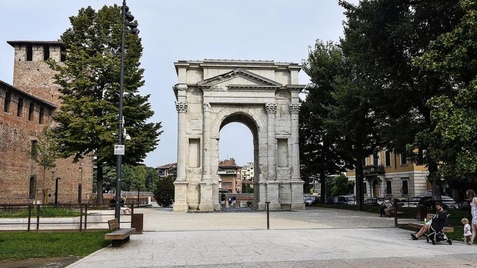 Verona Walking Tour: Arena, Fast Entry - Key Points