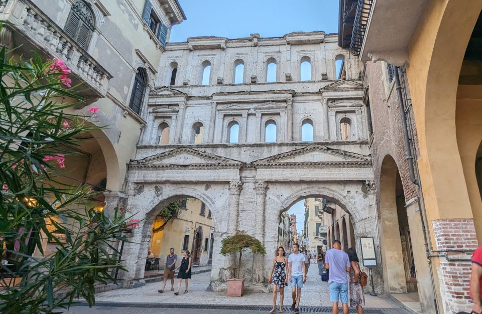 Verona: Walking Tour With 9+ Landmarks Explained - Local Insights and Historical Context