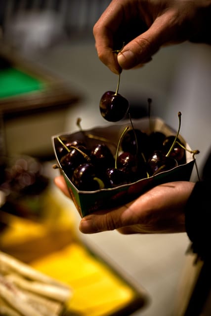 Versailles: Farmers Market Food Tour by a Culinary School - Gastronomic Exploration