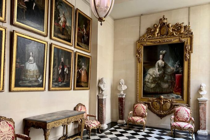 Versailles, Gardens, and Exclusive Kings Apartments Tour - Accessing the Kings Private Spaces