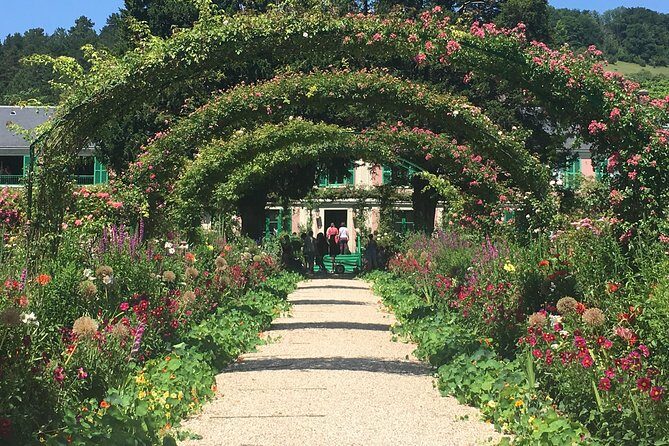 Versailles Palace & Giverny Private Tour with Lunch&Hotel Pick-up - An In-Depth Review of the Tour Experience  