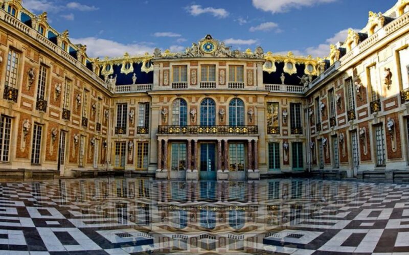 Versailles: Private Family Tour of Palace + Reserved Entry - Tour Features and Highlights