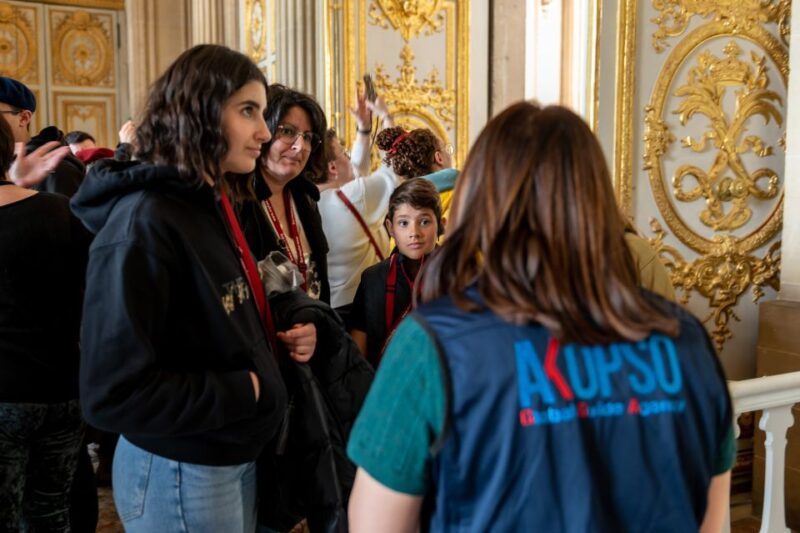 Versailles: Private Family Tour of Palace + Reserved Entry - Languages and Group Size