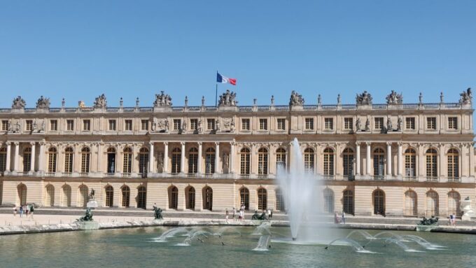 Versailles: Private Tour of the Palace With Reserved Entry - Getting to the Starting Point