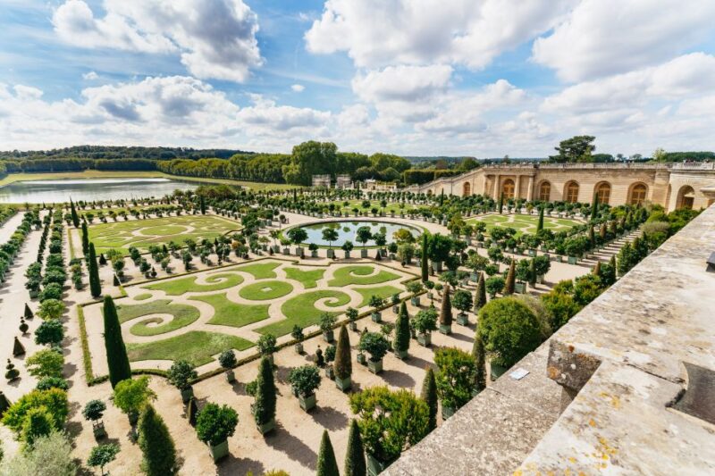 Versailles: Skip-The-Line Tour of Palace With Gardens Access - Experience Highlights