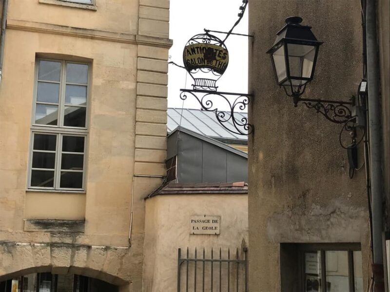 Versaillles: Hidden Passages and Antiques Neighbourhood - Itinerary Details