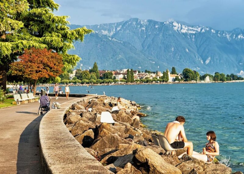 Vevey: Express Walk With a Local in 60 Minutes - Taking in the Local Lifestyle