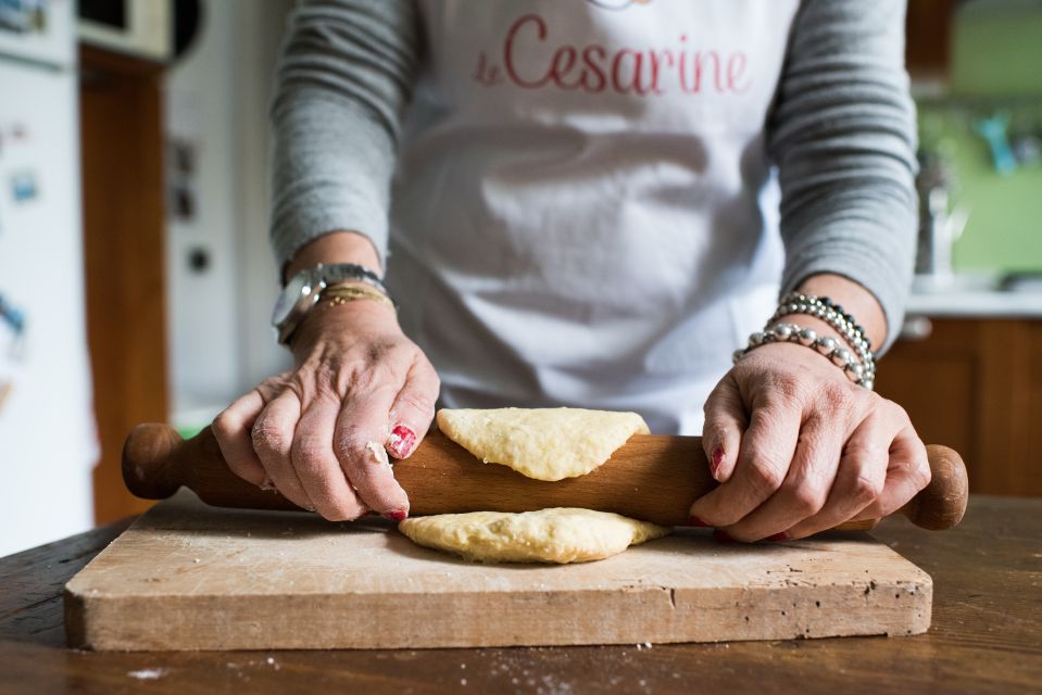 Vicenza: Pasta & Tiramisu Cooking Class at a Locals Home - Dining on the Homemade Dishes