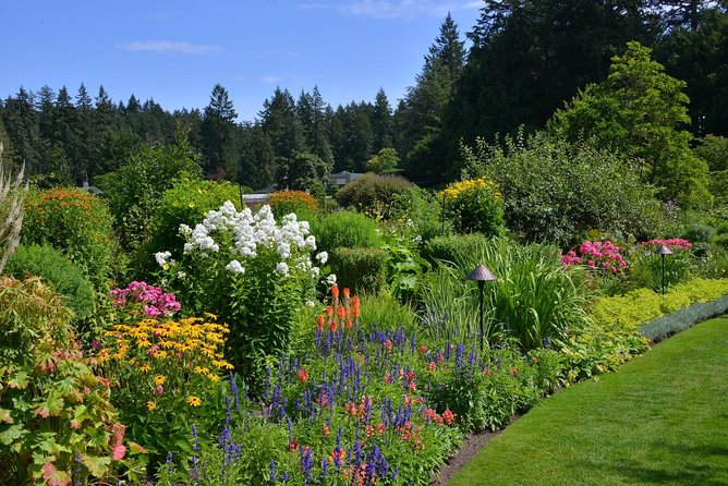 Victoria and Butchart Gardens Tour From Vancouver - Exploring Downtown Victoria