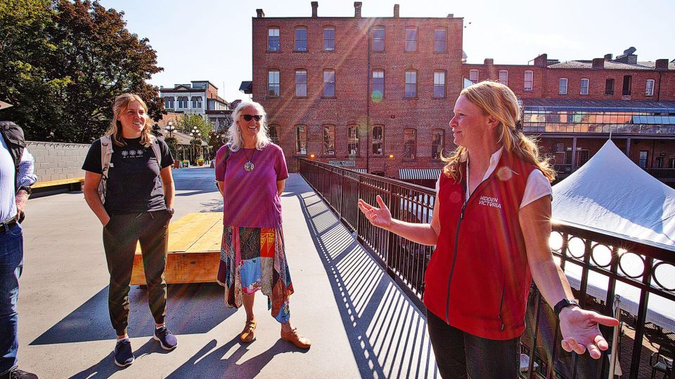 Victoria: Bites and Sights Tour With Food, Drinks, and Ferry - Visiting Local Establishments