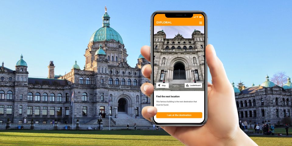 Victoria: Scavenger Hunt and City Highlights Walking Tour - Key Points