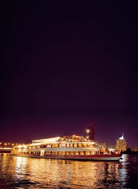 Vienna: 3.5-hour Danube cruise "Halloween Party" - An Atmospheric Night on the Danube