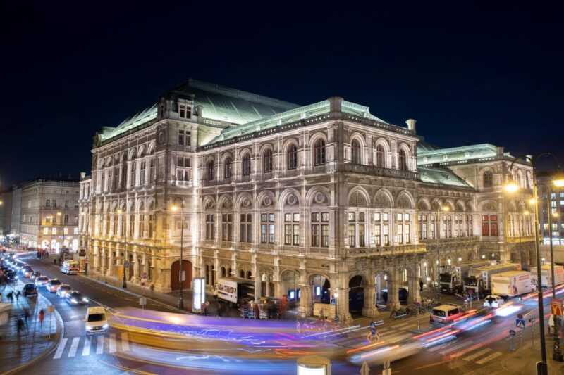 VIENNA at Night! Phototour of the Most Beautiful Buildings - Beautiful Buildings to Capture