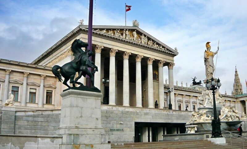 Vienna: Best of Vienna in 2 Hours with a Local - Exploring Vienna in a Flash: What You Can Expect