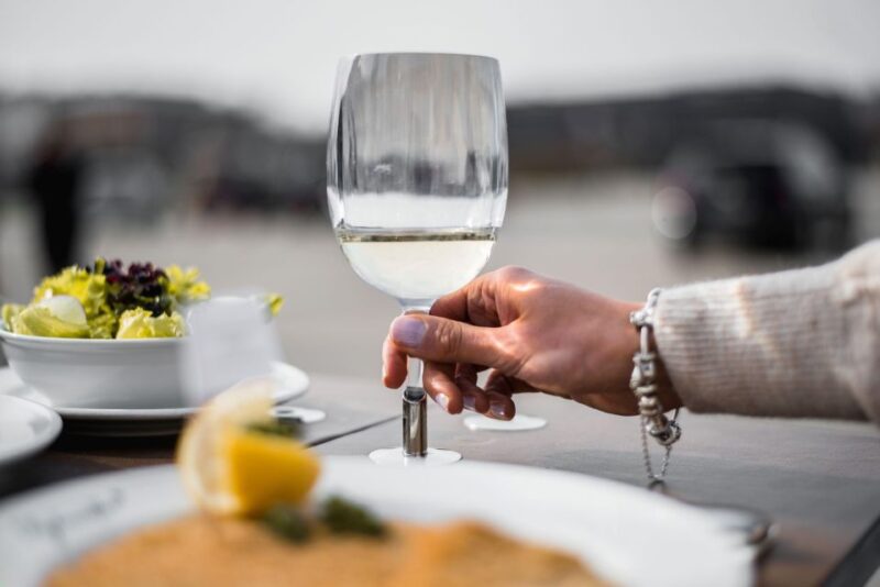 Vienna: Culinary Sightseeing Tour in an Electric Vintage Car - Iconic Landmarks