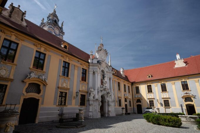 Vienna: Danube Valley 3 Castles and Wine Tasting Tour - Wine Tasting Experience