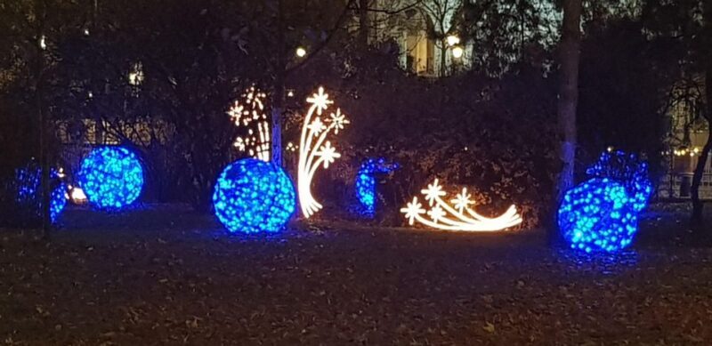Vienna: Private Christmas Markets Tour with Drink & Snack - Discovering Vienna’s Christmas Spirit: A Close-Up of the Markets