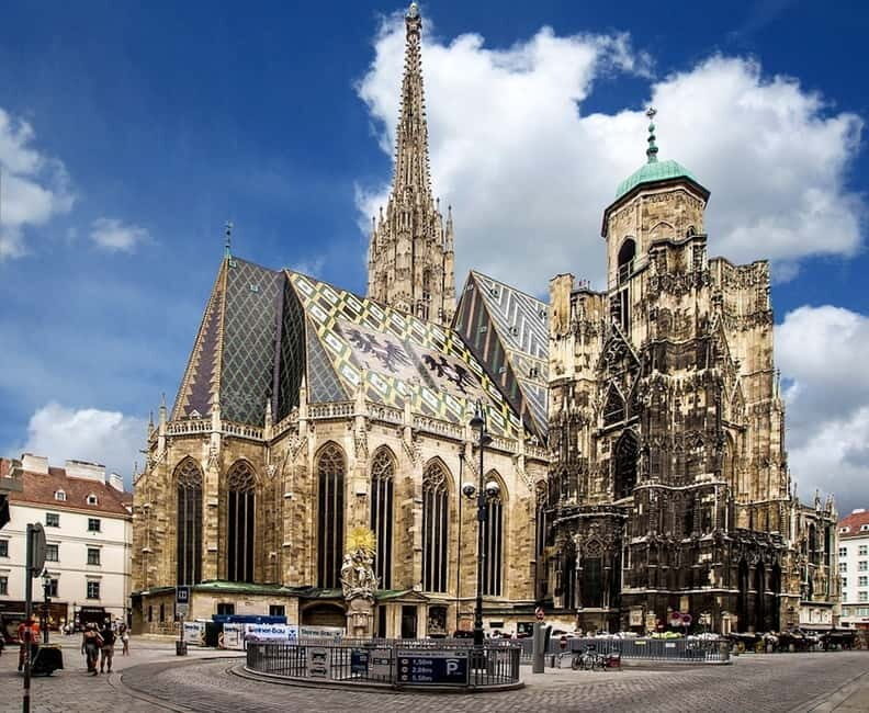 Vienna: Sightseeing Tour in a Classic Style Car 10 Seats - The Experience: What It Feels Like