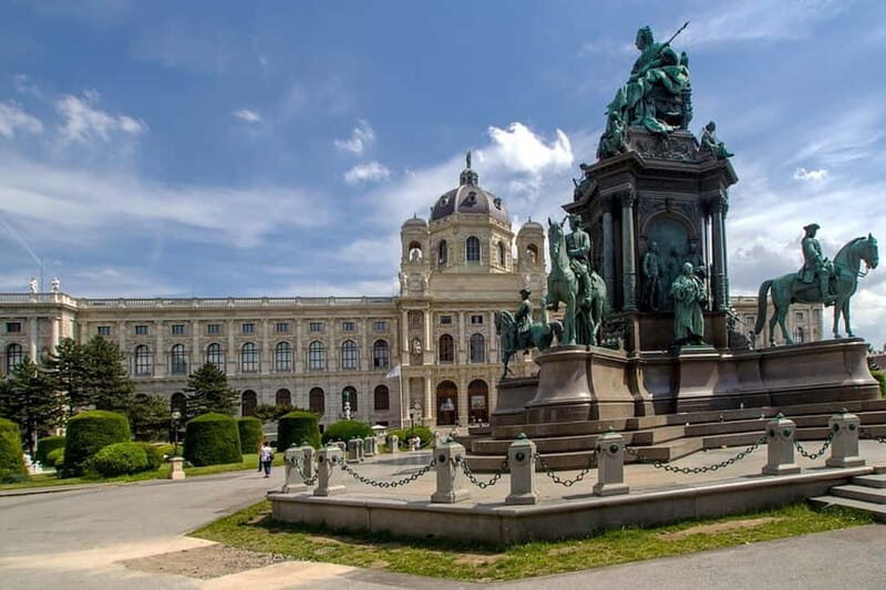 Vienna: Sightseeing Tour in a Classic Style Car 90 Min E/T - An In-Depth Look at the Vienna Electric Car Tour
