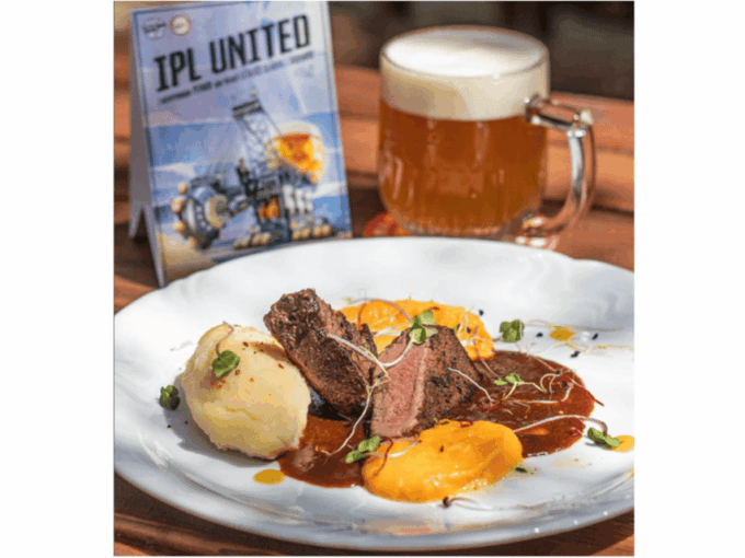 Vienna: Transfer to Prague via Fabulous Cesky Krumlov - Dining and Refreshment Options