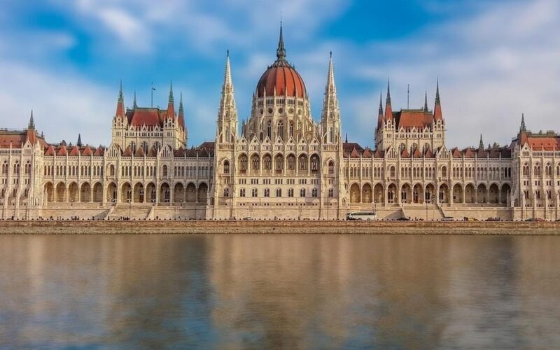 Vienna:Private & Customizable Budapest Day Trip with a Local - Exploring the Budapest Highlights