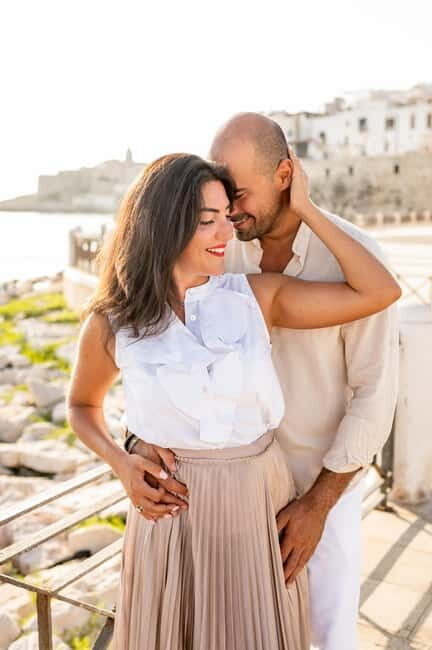 Vieste: a couple's photo tour at sunrise among romantic alleys and the sea. - The Sum Up