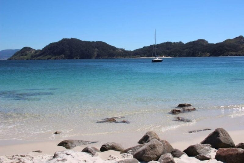 Vigo: Cíes Islands Sailboat Excursion With Skipper - Key Points