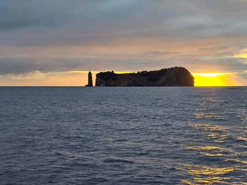 Vila Franca do Campo: Sunset Boat Tour with Drink and Cake - Key Points