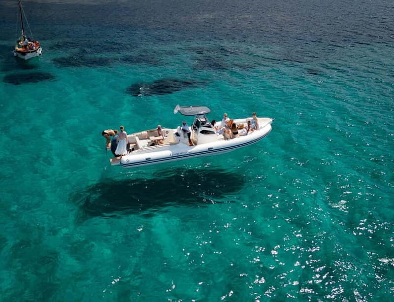 Villasimius 3,5 hr Marine Park tour with snorkeling & drinks - The Boat and Crew