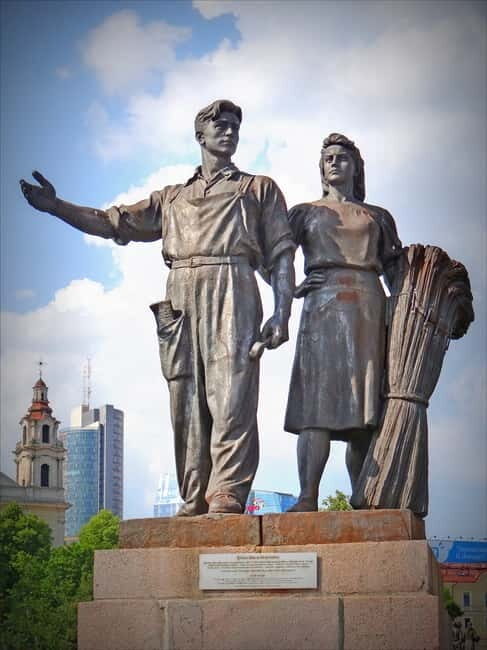 Vilnius: The Women of Vilnius 2-Hour Tour - Exploring Vilnius through the Eyes of Its Women: The 2-Hour Tour
