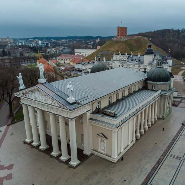Vilnius: Walking Tour with a Local Guide - Small groups - Authentic Experiences and Practical Details